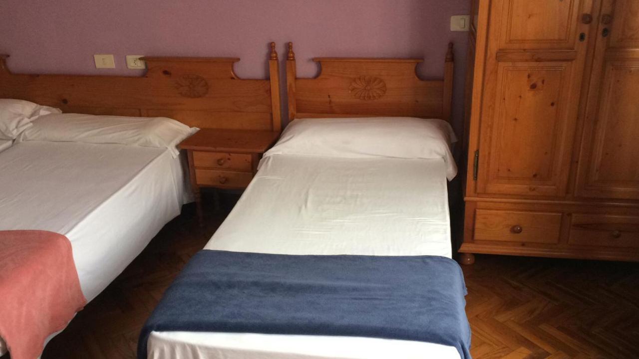 Albergue Hostal Telmo Tui Esterno foto