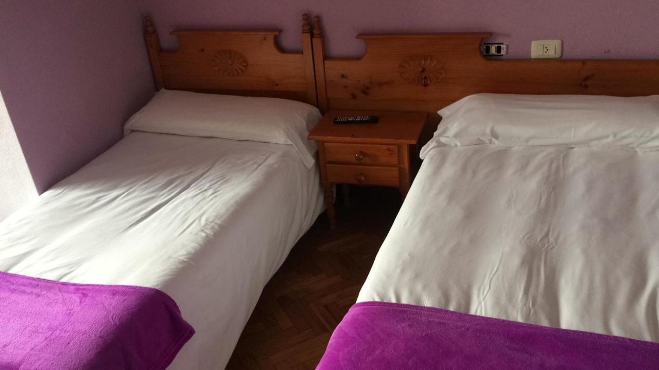 Albergue Hostal Telmo Tui Esterno foto