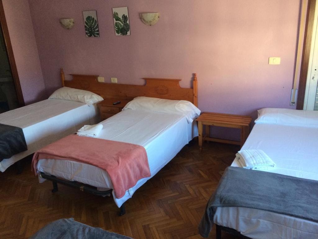 Albergue Hostal Telmo Tui Esterno foto